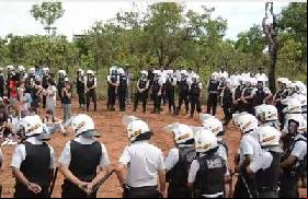 Polícia Militar do Distrito Federal reprimiu manifestantes pacíficos que protestavam pela demarcação da Reserva Indígena Bananal